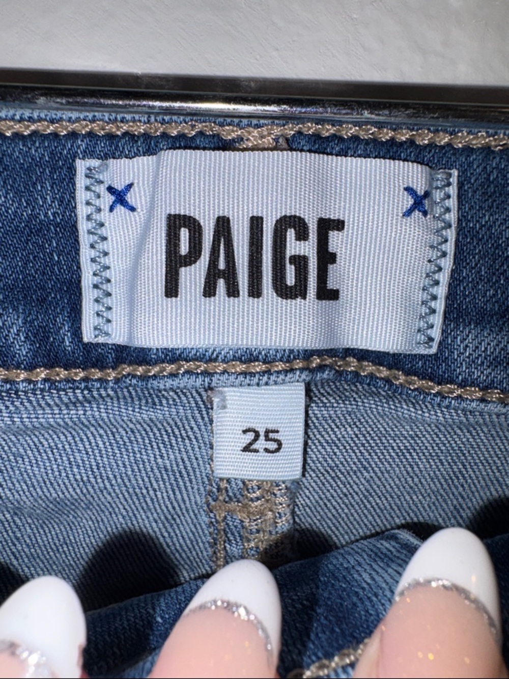 PAIGE Blue Skinny Jeans Raw Hem Subtle Fading Sz 25 - Picture 3 of 3
